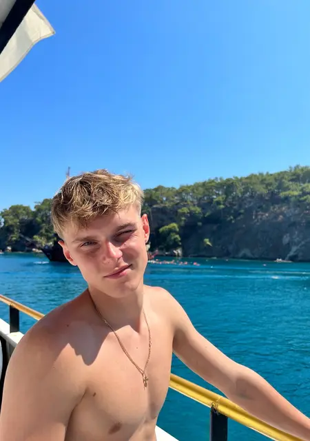 Я Данил, 21, знакомлюсь без обязательств в Париже