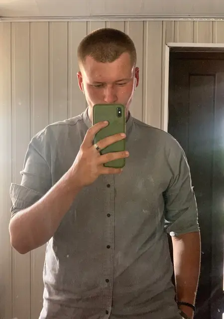 Я Едуард, 20 років з Мелітополя, шукаю знайомство для постійних стосунків