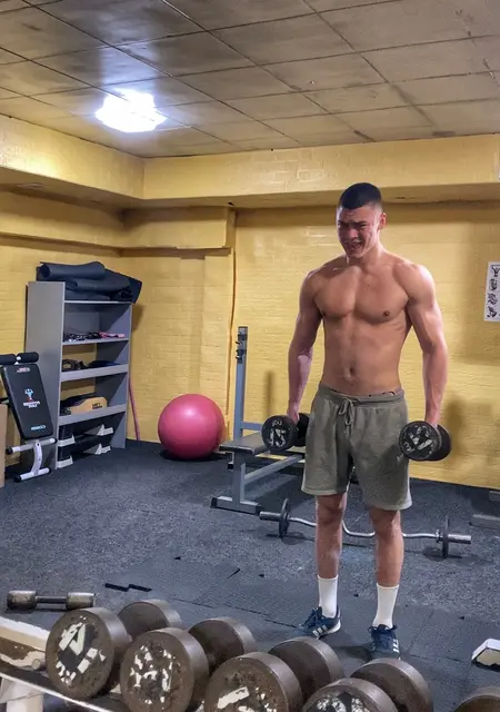 Максим з Івано-Франківська, мені 24 років, познайомлюсь на одну ніч