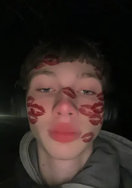 Я Moderated, 19, из Берлина, ищу знакомство для приятного времяпровождения