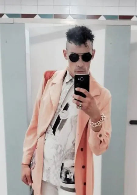 I'm Lewis, 33 from London, seeking connections