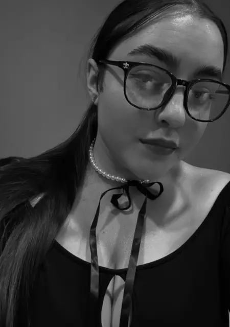 Я Dina, 20 років з Кам'янського, шукаю знайомство для постійних стосунків