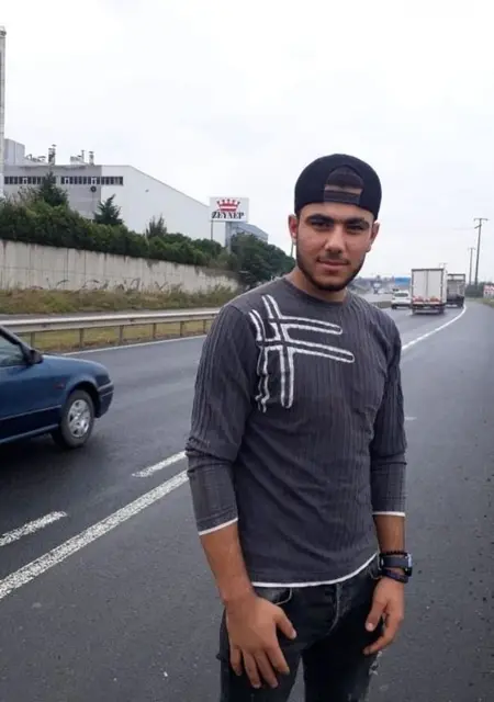 Я Muhammed, 21, из Афин, ищу знакомство