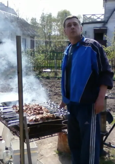 Я Александр, 72, из Гомеля, ищу знакомство для постоянных отношений