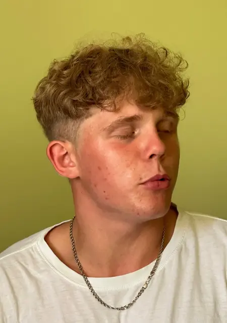 Hashish из Нимбурк, мне 23, познакомлюсь на одну ночь