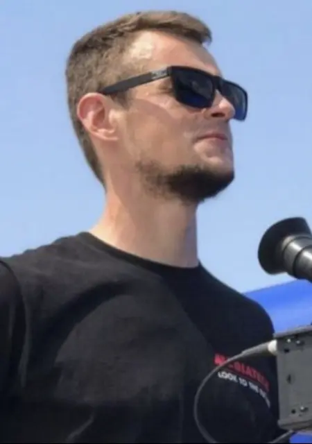 Я Дима, 28 років з Слов'янськ, шукаю знайомства без зобов'язань