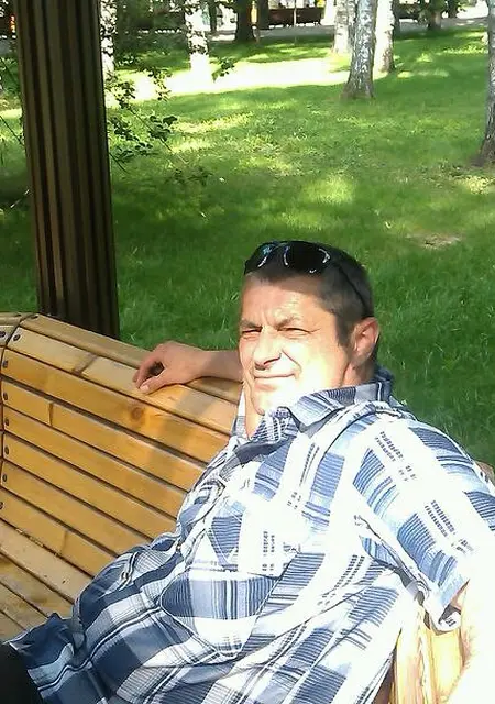 Олег из Харькова, мне 53, познакомлюсь без обязательств