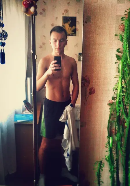 Я Дмитрий, 30, из Кропивницкого, ищу знакомства без обязательств