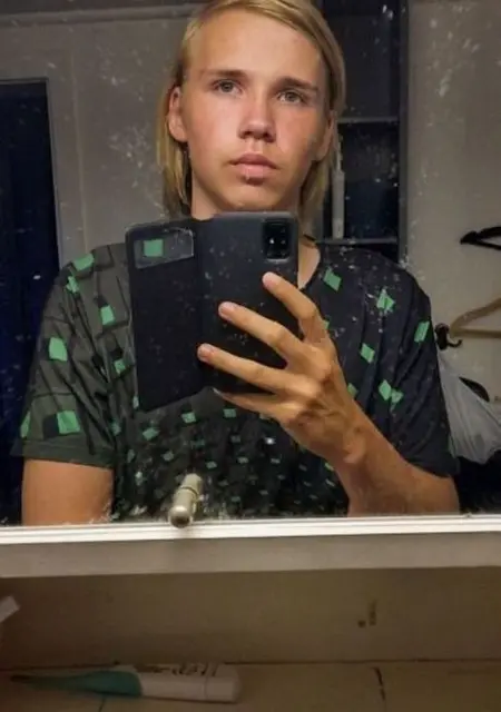 Я Adam, 19, из Стокгольма, ищу знакомство