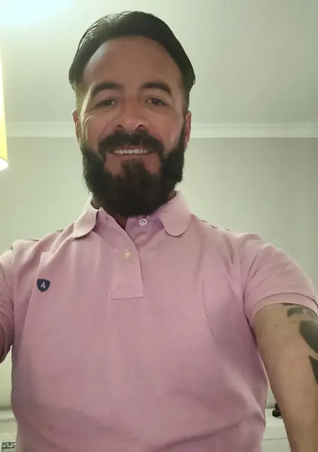 Soy David, 45 años, conociéndome para relación sin ataduras en Madrid