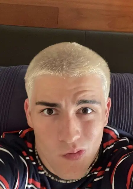 Mike из Афин, ищу на сайте знакомства на одну ночь