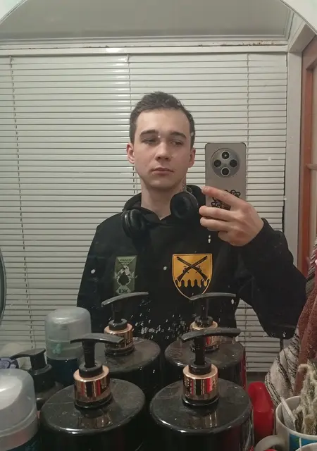 Я Артем, 20, знакомлюсь на одну ночь в Киеве