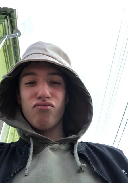 Виктор из Харькова, мне 27, познакомлюсь для вирта