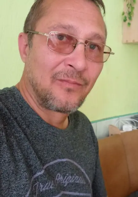 Я Дмитрий, 50, из Луганска, ищу знакомство для постоянных отношений