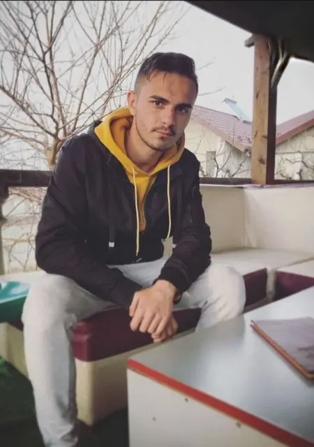 Я Felix, 19, из Бухареста, ищу знакомство