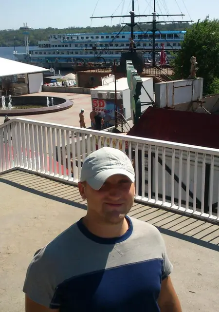 Гриша из Горловки, мне 27, познакомлюсь на одну ночь