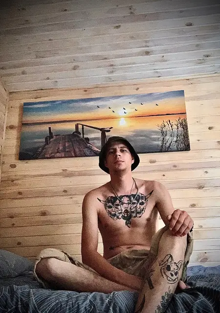 Олег из Кременчуга, мне 24, познакомлюсь для приятного времяпровождения