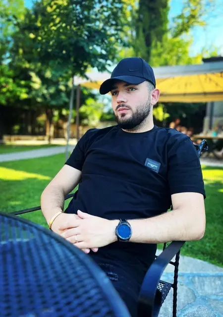 Георгий из Тбилиси, мне 24, познакомлюсь на одну ночь