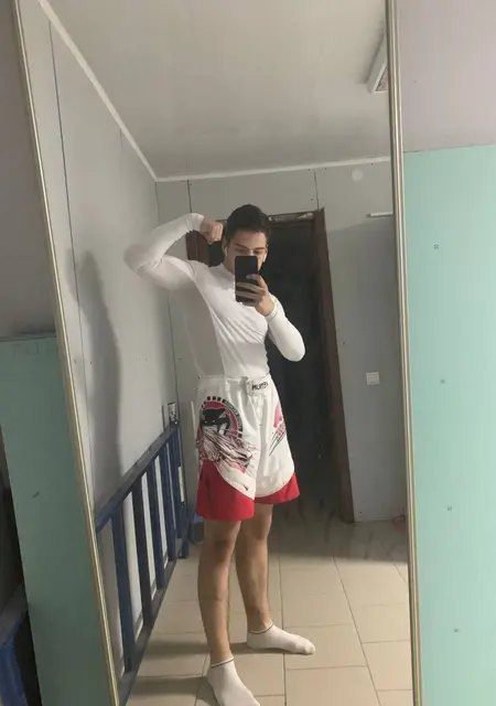 Я Коля, 21, из Тернополя, ищу знакомства без обязательств