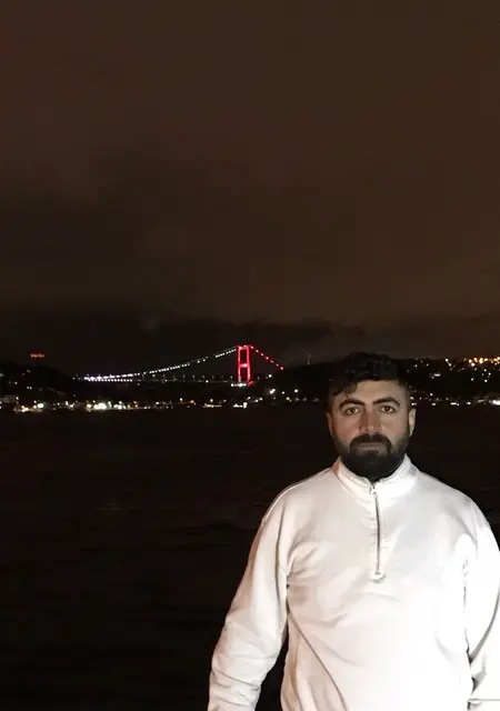 Я Metin, 33, знакомлюсь на одну ночь в Измире