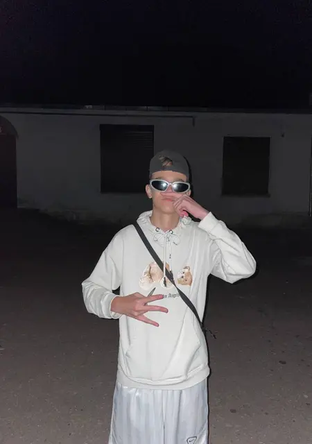 Андрей из Сморгони, мне 20, познакомлюсь на одну ночь