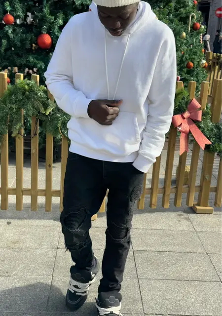 Soy Abdoul, 25 años de Sabadell, busco conocer gente para lío de una noche