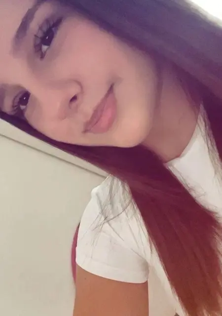 Я Emilia, 18, из Кёльна, ищу знакомства без обязательств