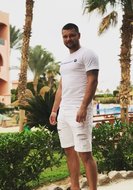 I'm Igor, 29, looking to meet for open relationship in Sutton