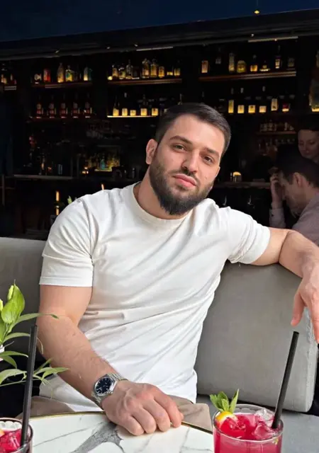 Я Владіслав, 21, из Киева, ищу знакомство для совместных путешествий
