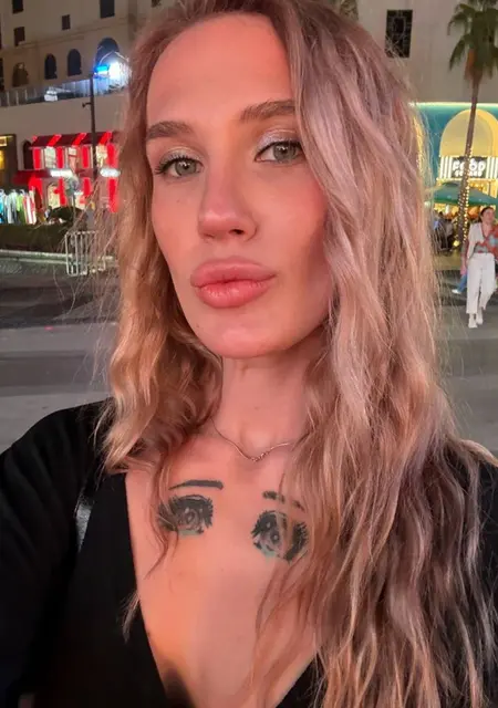 Dasha из Парижа, мне 25, познакомлюсь без обязательств