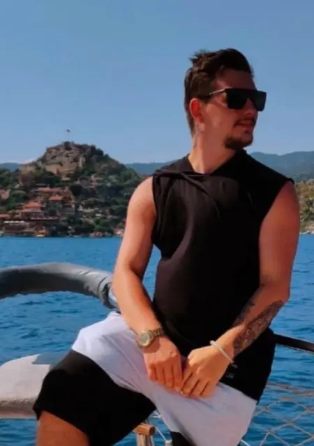 Я Alex, 24, из Кишинёва, ищу знакомства на одну ночь