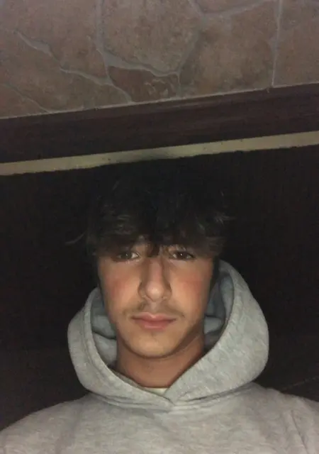 Guilherme из Оливейра-ди-Аземейш, мне 20, познакомлюсь для приятного времяпровождения