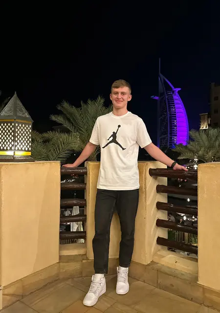 Я Богдан, 21, знакомлюсь на одну ночь в Минске