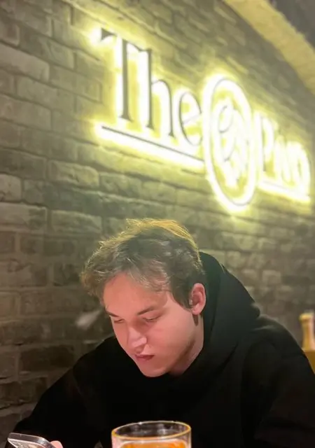 Дима из Амстердама, ищу на сайте знакомства на одну ночь