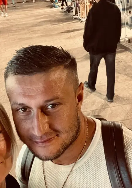 Michal из Зволле, ищу на сайте знакомства на одну ночь