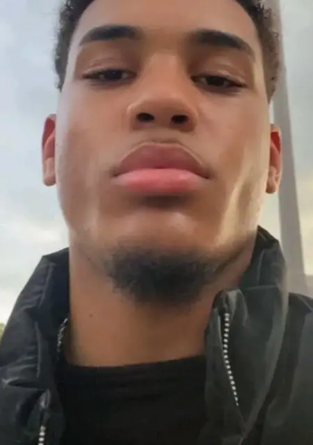 Я Tayson, 18, знакомлюсь для вирта в Малаге