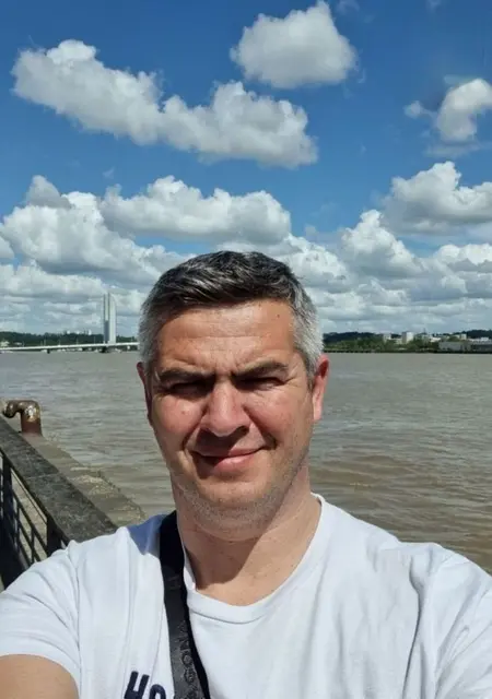 Я Yann, 45, знакомлюсь в Париже