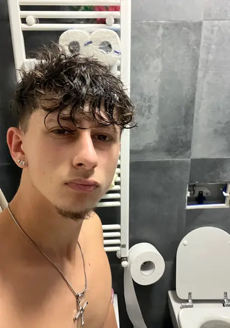 Я Simone, 19, из Рима, ищу знакомство для общения