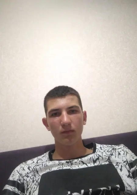 Я Дініс, 22, из Могилёв-подольского, ищу знакомства без обязательств