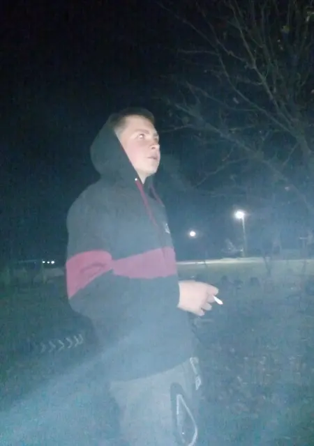 Игорь из Камыша-Зари, мне 21, познакомлюсь без обязательств