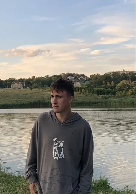 Я Едуард, 18, знакомлюсь на одну ночь в Киеве