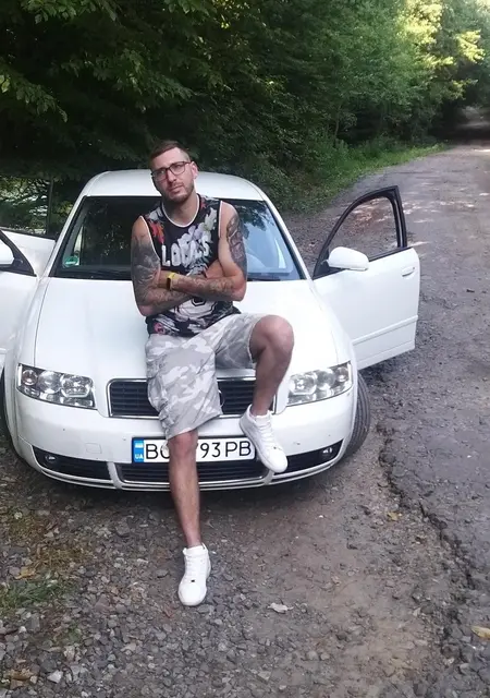 Я Дима, 33 років, знайомлюсь на одну ніч у Золочів