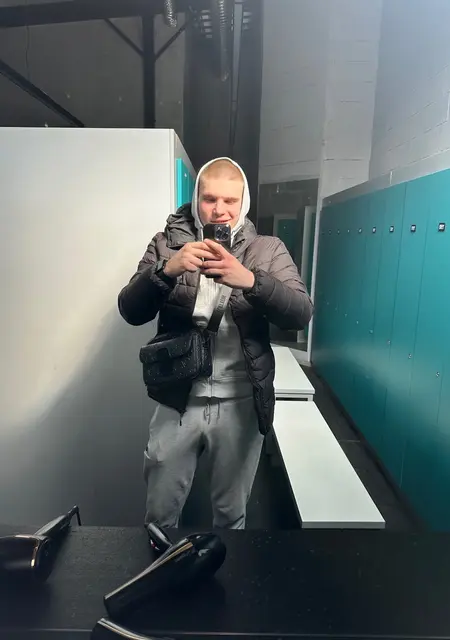 Даня из Харькова, мне 23, познакомлюсь для приятного времяпровождения