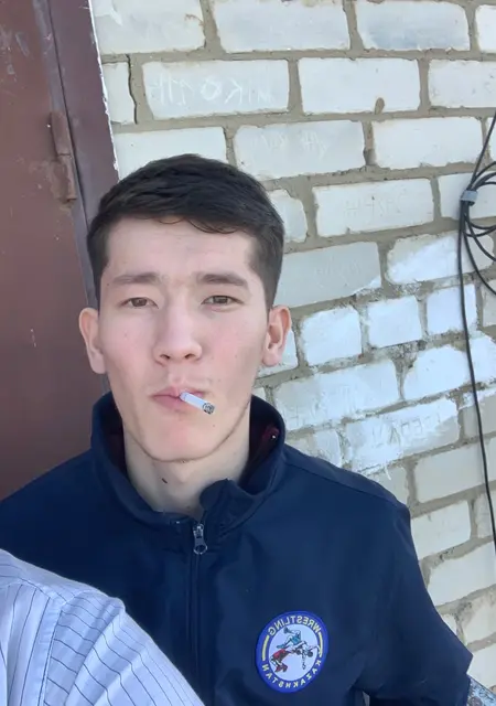 Farkhat из Атырау, мне 25, познакомлюсь на одну ночь