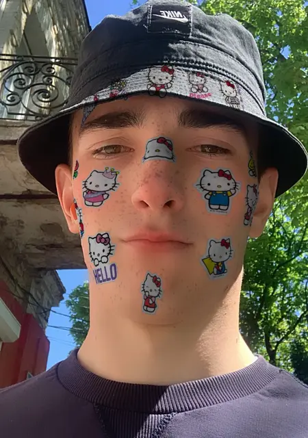 Андрій из Каменца-Подольского, мне 19, познакомлюсь на одну ночь