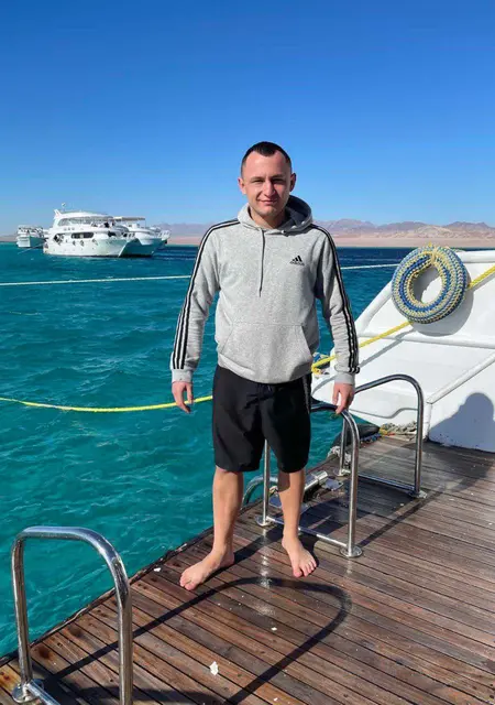 Я Игорь, 28, из Мариуполя, ищу знакомства на одну ночь