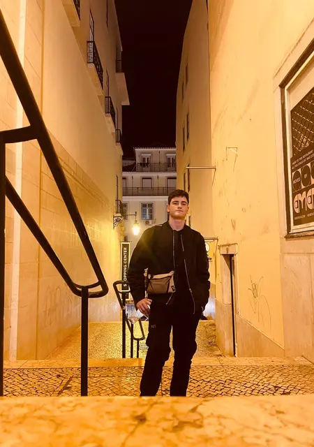 Я Anton, 21, из Мюнхена, ищу знакомства на одну ночь