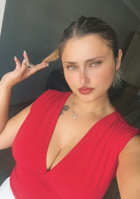 Я Belif, 25, из Стамбула, ищу знакомство для дружбы