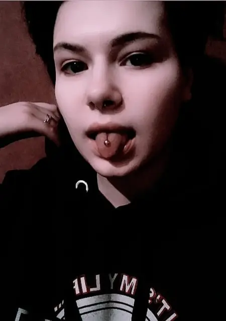 Анна из Енакиева, мне 25, познакомлюсь на одну ночь