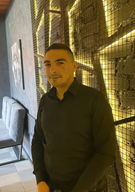 Евгений из Фримонта, мне 26, познакомлюсь для вирта